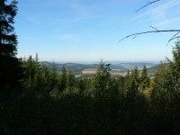 Borek, pohled k západu v pozadí Český les