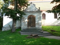 Záboří, vchod do kostela