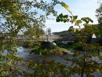 Čepice, pohled na most a sochu z levého břehu