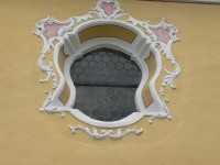 Reisbach, rokokové okno kostela sv. Salvatora