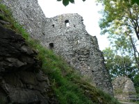 Tolštejn, hradby u bývalé brány
