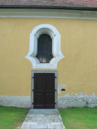 Střelské Hoštice, vchod do kostela sv. Martina