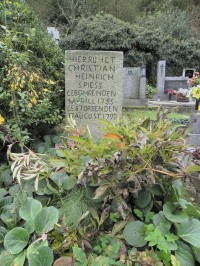 Bezděkov, hrob spisovatele Spiesse