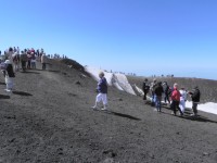 Etna, turisté u kráteru