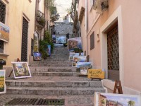 Taormina, obrazárna na schodech