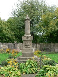 Chřibská, válečný pomník u kostela