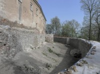 Sádek, hradní příkop při jižní straně hradu