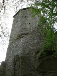 Roštejn, hradní věž od parkoviště