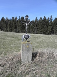 Křížek u cesty do Chřepic