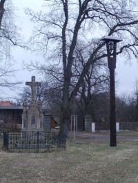 Piletice - zvonička a pomník ukřižování