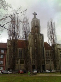 Hradec Králové - kostel Božského srdce Páně (před opravou náměstí)