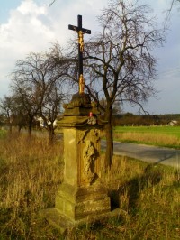 Třebechovice p/Orebem - pomník u křižování ve směru na Jeníkovice 