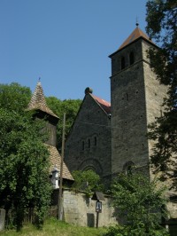 Vyskeř -  kostel Nanebevzetí Panny Marie s dřevěnou zvonicí