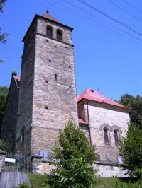 Vyskeř -  kostel Nanebevzetí Panny Marie s dřevěnou zvonicí
