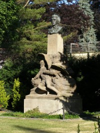 Jičín - socha Prométhea s bustou K.H.Borovského