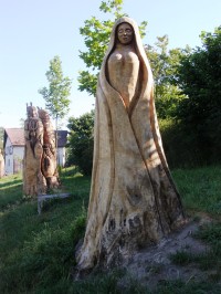 Jičín - sochy ze stromů
