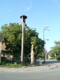 Hradec Králové - zvonička a pomník ukřižování ve Věkoších
