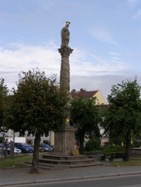 Police nad Metují - Mariánský sloup se sochou Pany Marie 
