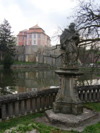 Chvalkovice - socha sv. Jana Nepomuckého
