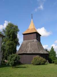 Měník - kostel sv. Václava a Stanislava s dřevěnou zvonicí