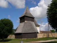 Vysočany - dřevěný kostel sv. Markéty s dřevěnou zvonicí
