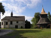 Měník - dřevěný kostel sv. Václava a Stanislava se zvonicí
