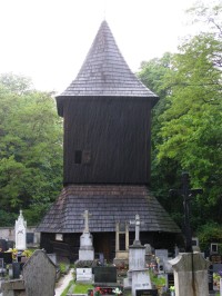 zvonice u dřevěného kostela sv. Jana Křtitele na Zámečku