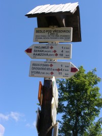 turistické rozcestí - sedlo Pod Vřesovkou