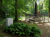 Trutnov - městský park, lesopark - vojenský hřbitov u kaple na Jánském vrchu