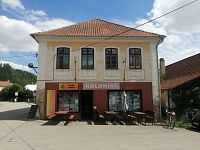 Ochod naproti zastávce