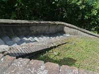 Cesta na hrad po schodech