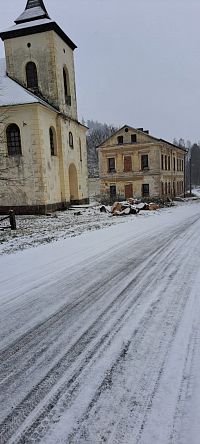 Pokácené kaštany u kaple v Hodkovicích