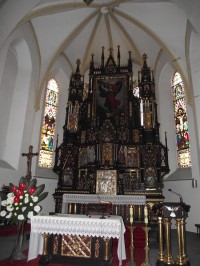 neogotický hlavní oltář