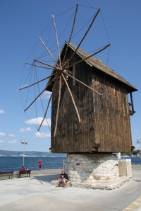Nesebar – dřevěný větrný mlýn  (Несебър - дървена вятърната мелница)