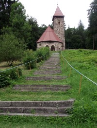schodiště k horskému kostelu