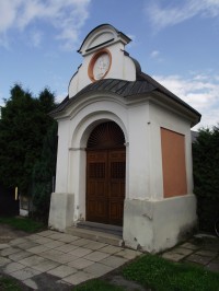 kaple sv. Floriána, u které kříž stojí
