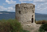 Nesebar – kamenný větrný mlýn u chrámu "Eleusa"  (Несебър - каменна вятърната мелница)
