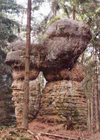skalní dvojhřib v Radkovských skalách