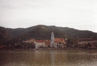 celkový pohled přes Dunaj