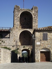 brána Porta Franca