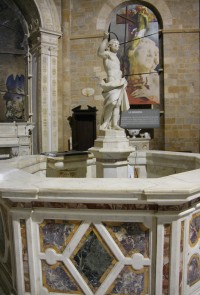 Volterra - interiér baptisteria