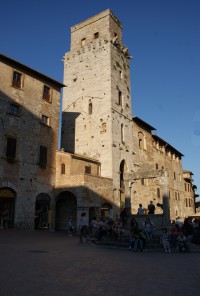 San Gimignano - Ďáblova věž a palác Cortesi  (La Torre del Diavolo e Palazzo Cortesi)