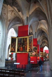 interiér katedrály je obrazovou galerií