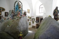 Svatý Kámen (u Rychnova nad Malší) – rozestupující se zázračné kameny