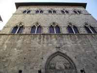 Siena – palác Tolomei  (Palazzo Tolomei)