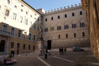 Siena - náměstí Piazza Salimbeni s paláci Salimbeni, Tantucci a Spannocchi