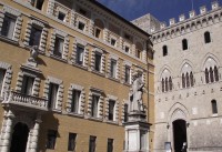 vlevo Palazzo Tantucci