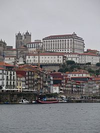 katedrála, Biskupský palác a Ribeiro od řeky Douro