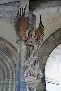 socha sv. Michaela s drakem