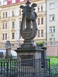 pomník skladatele J.V. Tomáška